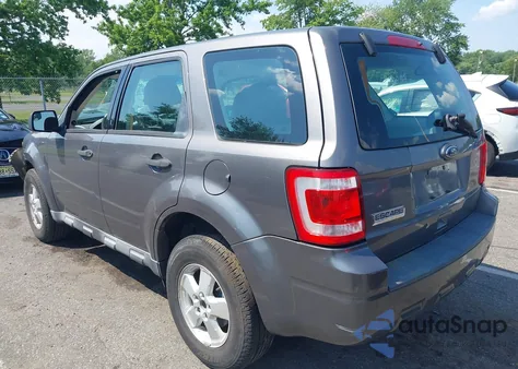 2010 Ford Escape Xls z USA, uszkodzony, nr VIN 1FMCU0C71AKA70697
